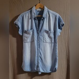 Anthropologie Light Blue Denim Button-Front Short Sleeve Shirt